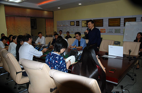 新品發(fā)布會(huì)現(xiàn)場(chǎng),亞泰光電總經(jīng)理鄭總首先致詞