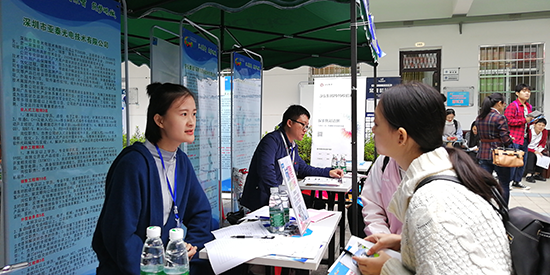 亞泰光電校園行招聘會(huì)湖南大學(xué)招聘現(xiàn)場(chǎng)